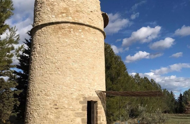 Unusual accommodation, Dovecote in the Luberon with Jacuzzi