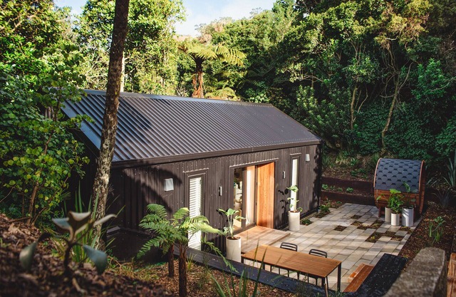 Unwind in an urban oasis w/sauna & garden views