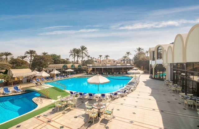 Unwind in Cairo Steps from Ancient Marvels with Pool & Entertainment