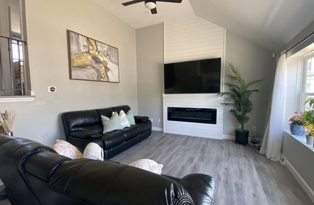 Unwind in our Cozy Brockton Oasis