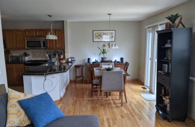 Unwind in Saratoga Springs. Modern townhouse near racetrack, downtown and SPAC.