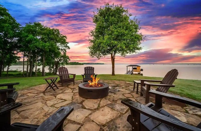 Unwind with Stunning Sunsets, a Private Spa, Home Gym & More