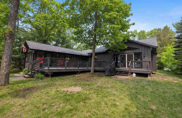 'Up North' vacation cabin on Mule Lake that Won't Disappoint