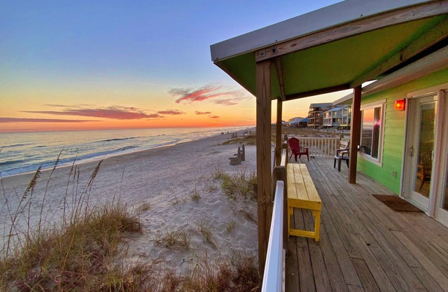 Updated 2 BR beachfront cottage - Pet Friendly!