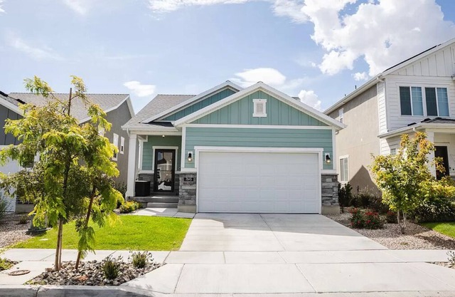 Updated 3 bed 2 bath with easy access to SLC & ski resorts. Pet friendly!