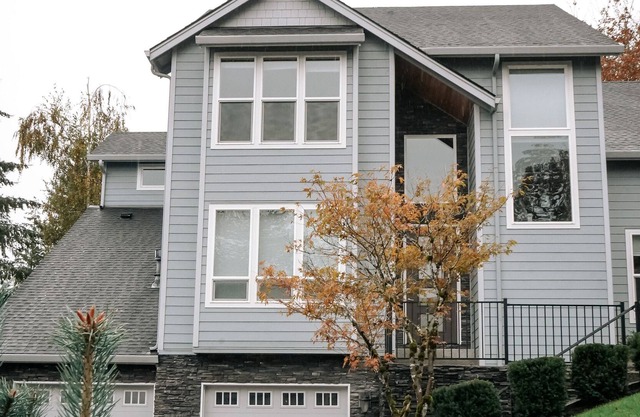 Updated and Modern Family Stay, Gateway to The Columbia River Gorge!