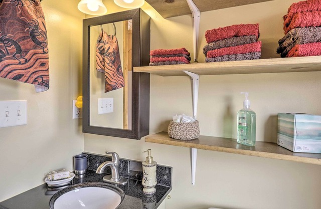 Updated Bluff Bungalow w/ Patio, Pets Welcome