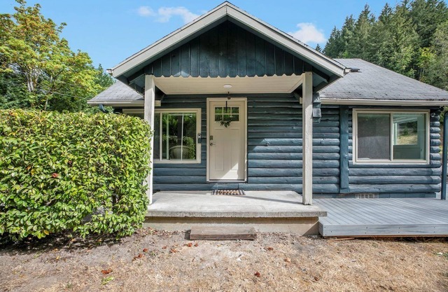 Updated Bungalow in the Country!