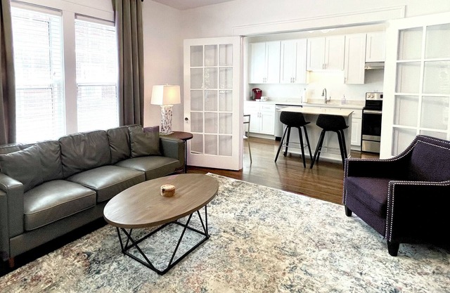Updated Charming 2 Bedroom Luxury Apartment Home in Historic Dilworth