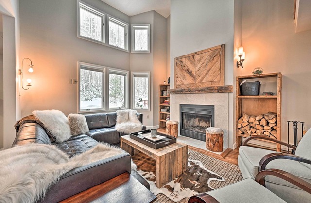 Updated Condo Next to Burke Mountain Bike Trails!