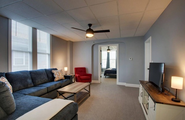 Updated Ground Level West Facing 1-bed w/Wi-Fi