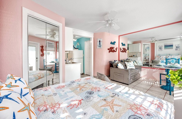 Updated! Just Steps to the Sand! FREE Activities! Onsite Laundry & Free Parking ~ Sea Rocket #1