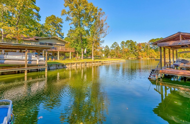 Updated Lakefront Home- EV Charger, Kayaks, Fire pit, Hot Tub