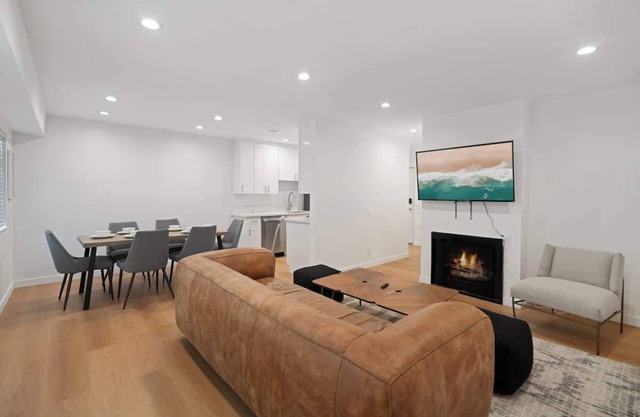 Updated Los Angeles Apartment with Pool – Near Universal