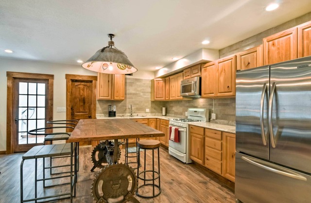 Updated Main St Apt. Near Fishlake & Capitol Reef!