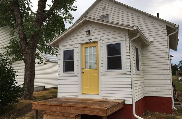 Updated Mott ND Hunter/Guest House