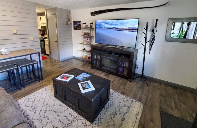 Updated Ocean & Mountain View Condo near Downtown