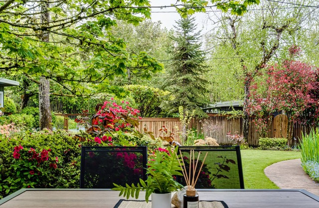Updated South University-4 blocks to UO. Luxe + Comfort w/ 2 Suites!