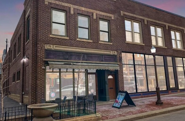 updated upstairs unit walking distance to everything downtown