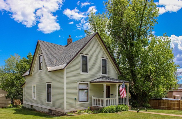 Updated Victorian house with deck, porch & large yard - close to river & trails
