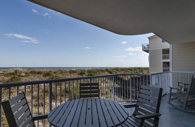 Upgraded Oceanfront 3BR Condo in WrightsvilleDunes