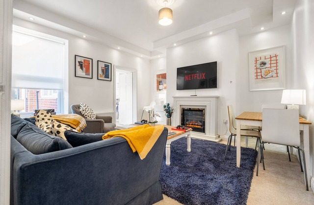 Upmarket Apartment with Parking