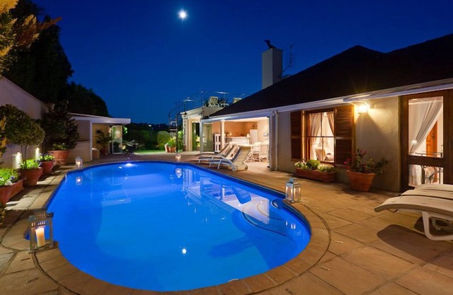 Upmarket Tuscan Villa sleeps 12 With Heated pool & Jacuzzi