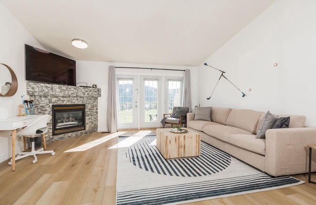 Upper 2 bed/2 bath Condo on Paradise Golf Course