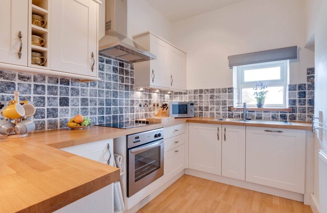 Upper Cherry Bank - Three Bedroom House, Sleeps 4