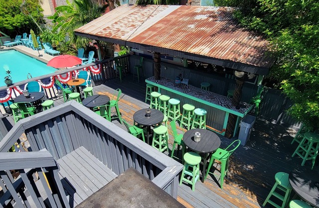 Upper Deck Hotel and Bar - Adults Only