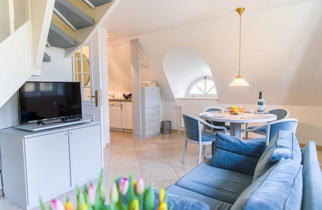 Upper floor apartment on 2 levels, up to 4 persons, with beach chair in the garden