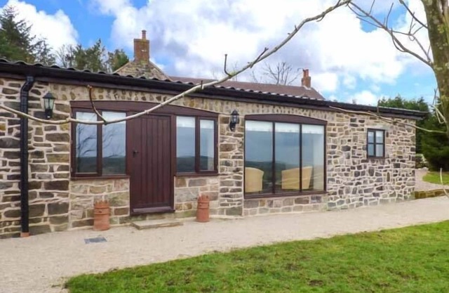 UPPER GREENHILLS FARM, family friendly, with a garden in Ipstones
