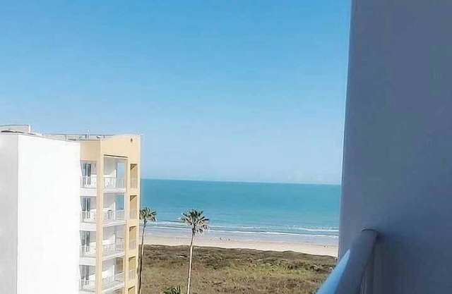 Upper Level Unit + Access to Infinity Pool
