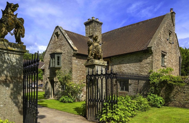 Upper Lodge at Kentchurch - sleeps 6 guests in 3 bedrooms