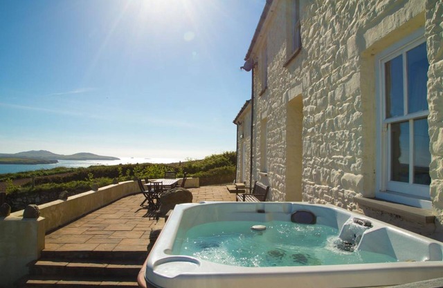 Upper Porthmawr - 5 Bedroom Cottage - Whitesands