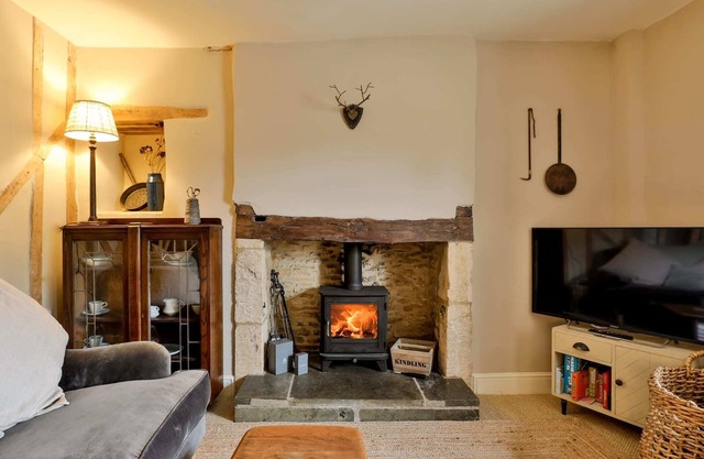 Upper Slaughter * Grade II listed Cotswold Cottage