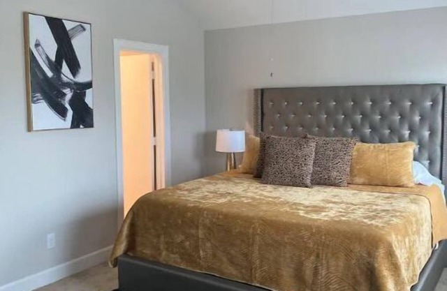 Upscale 2 Bedroom Townhouse/Houston