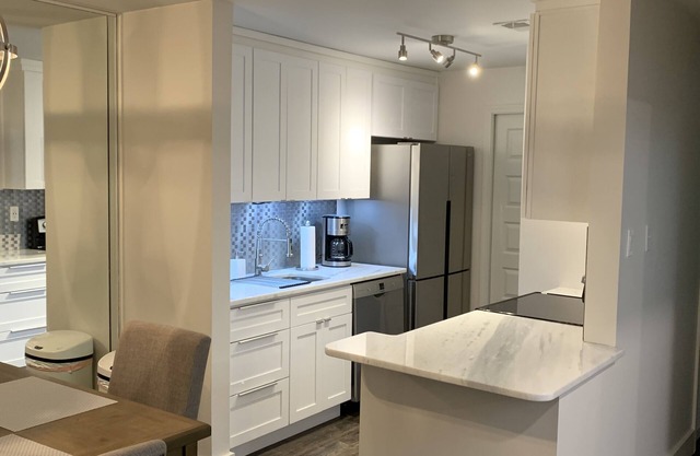 Upscale 2nd floor West Mobile 2 bedroom 2 bath condo!