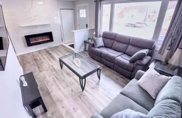Upscale 4 bedroom with 5 beds