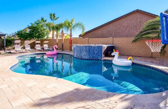 Upscale 5BR W/ KING Bed- Pool, Jacuzzi & Theater!