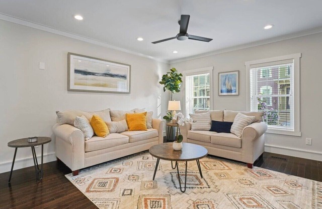 Upscale Azure by Saratoga Stays