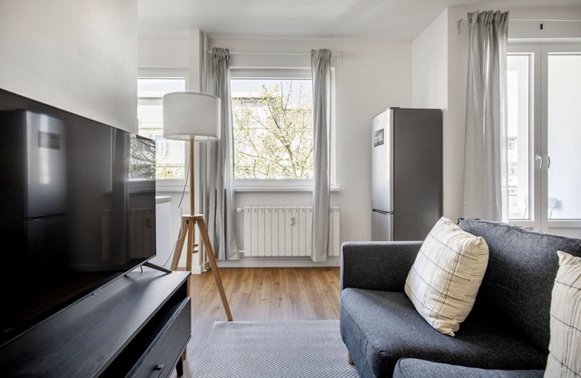 Upscale Charlottenburg Studio nr Adenauerplatz, by Blueground