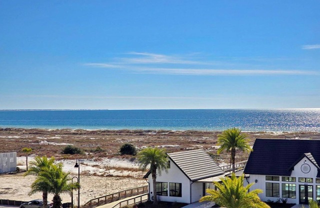 Upscale home in Gated Community, Beach Views, 4 Master Suites. Sugar Sands MXB