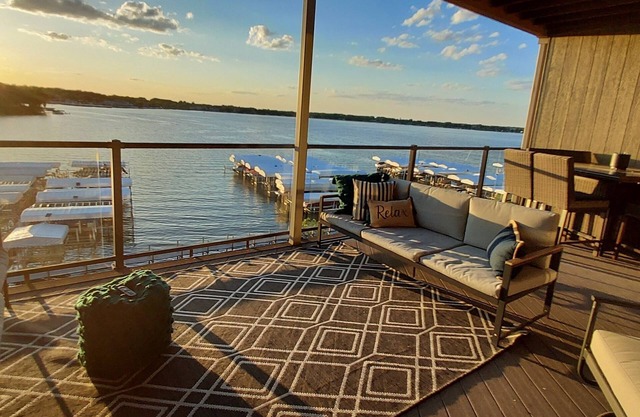 Upscale Lakefront 4 Bedroom/3 Bathroom Bridges Bay Resort Condo