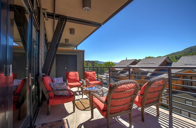 Upscale Luxury w/Air Conditioning - Urban Loft in Downtown Steamboat