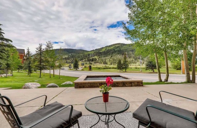 Upscale Luxury-Next to Slopes/Golf, View, Hottub