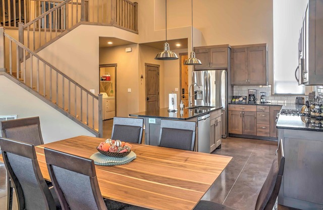 Upscale Moab Home w/Red Rock Views & Hot Tub