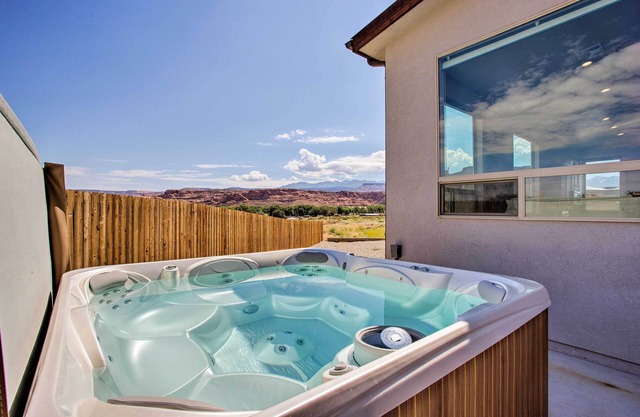 Upscale Moab Townhome w/Hot Tub: 20 Min to Arches