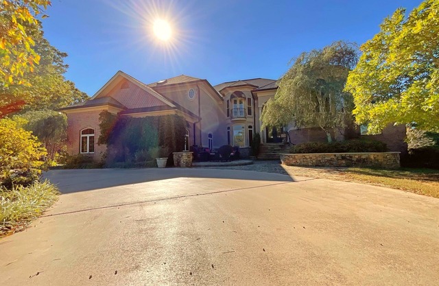 Upscale Rural Retreat Sleeps 14