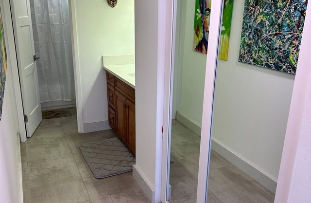 Upscale, stylish 1 bedroom apartment with breathtaking water view in Sunny Isles